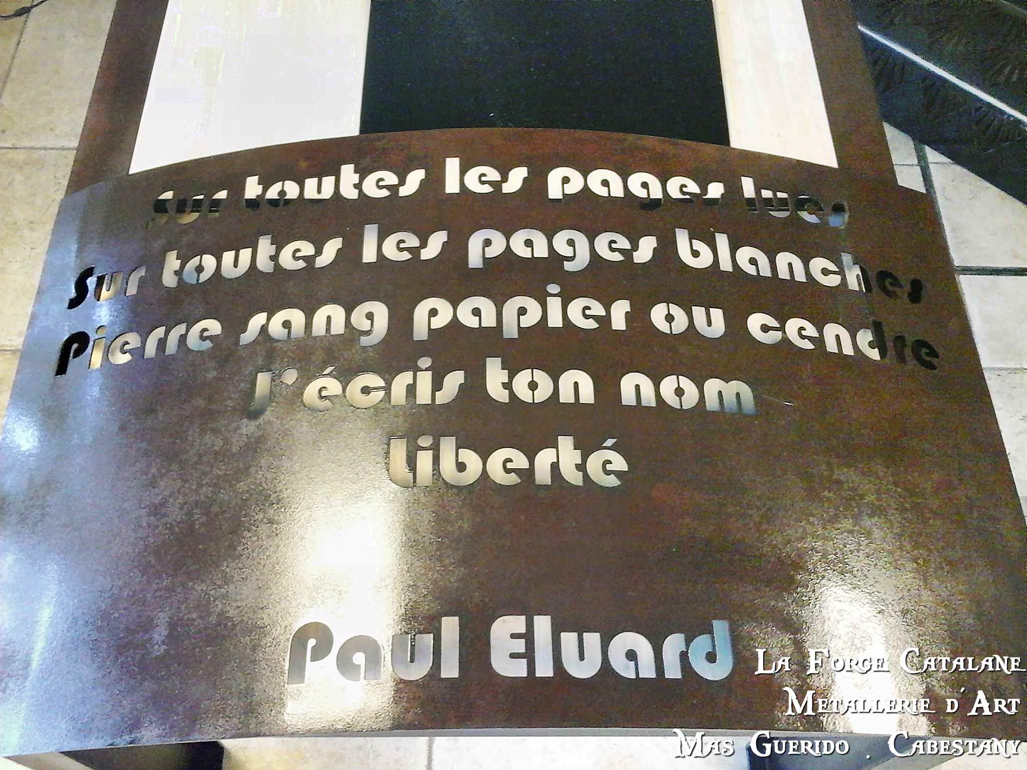 tole en fer avec poeme decoupe au laser finition rouille verni forge catalane.jpg